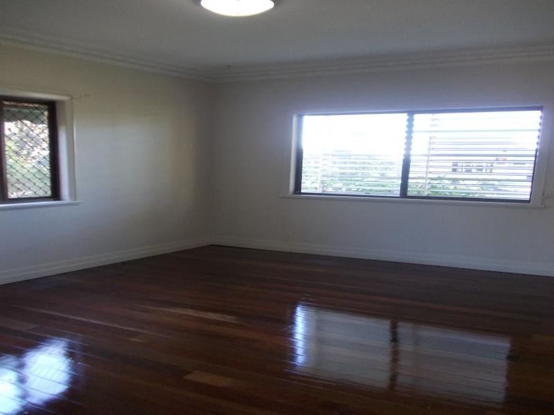 99 Brisbane Road, Booval QLD 4304