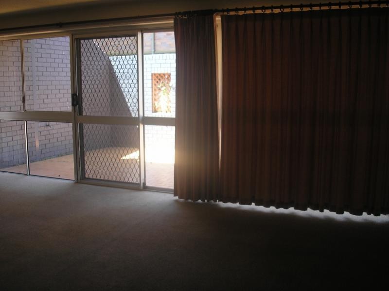 2/11 South Street, Ipswich QLD 4305