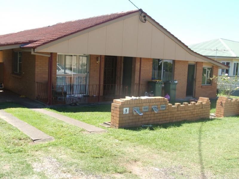 4/9 Green Street, Booval QLD 4304