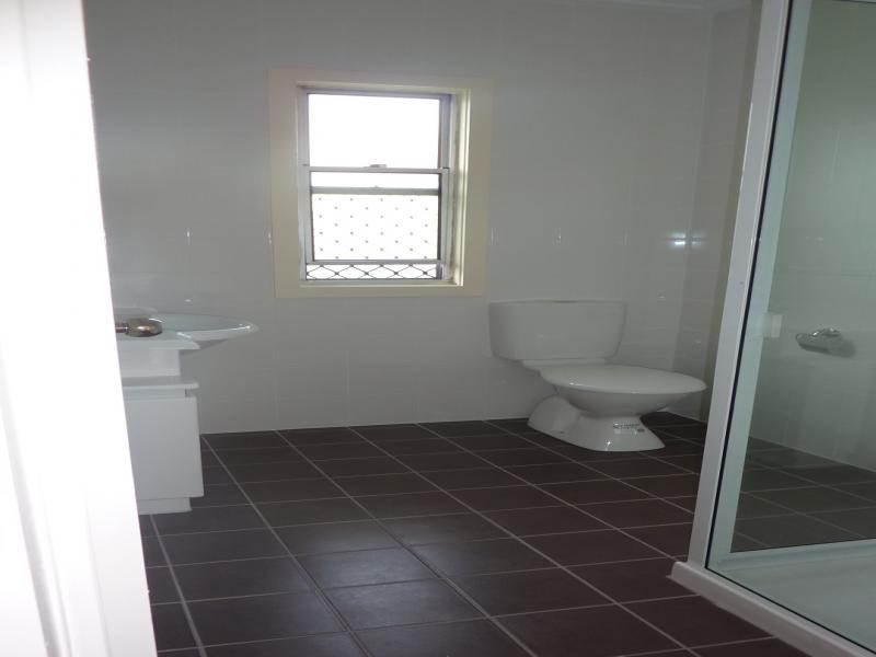 7 Queen Street, Newtown QLD 4305