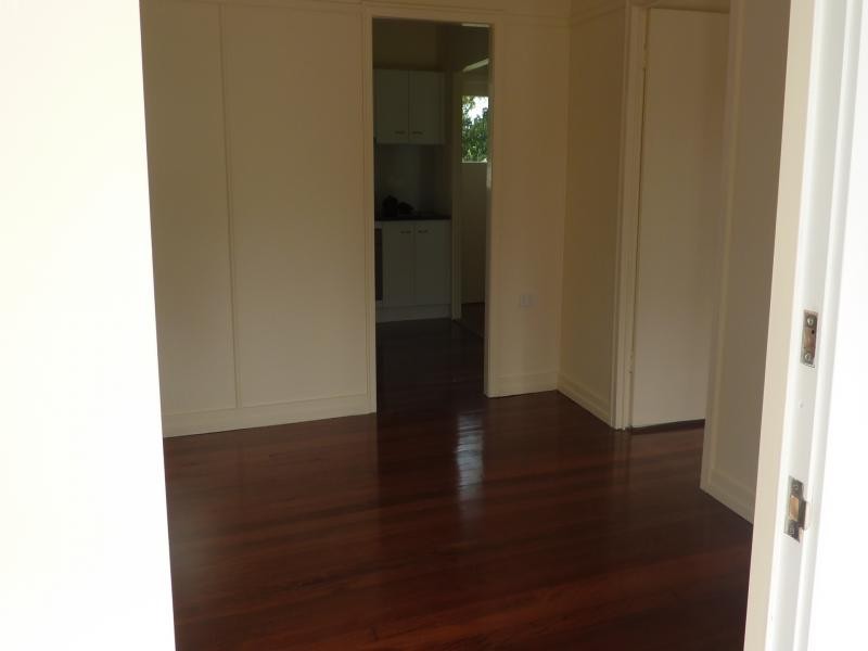 7 Queen Street, Newtown QLD 4305