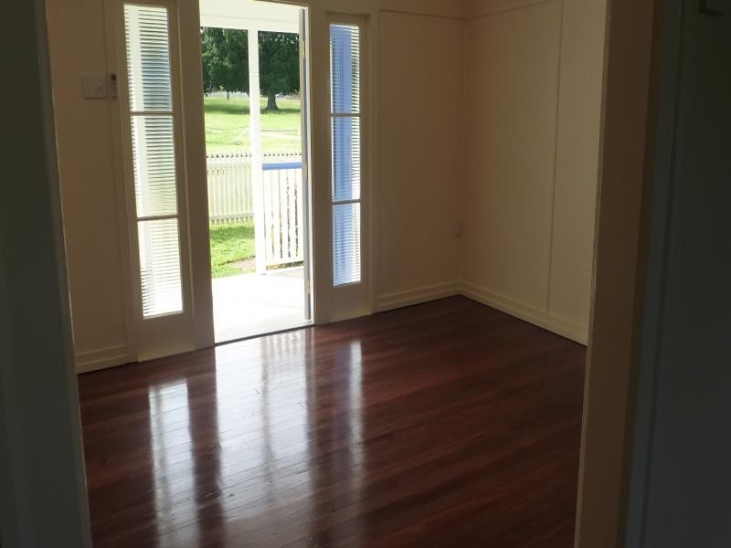 7 Queen Street, Newtown QLD 4305