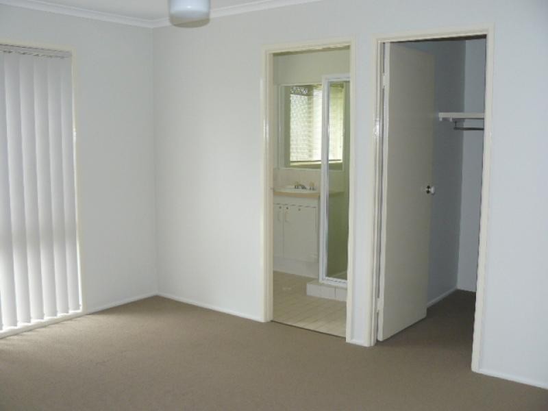 1 John Staines Crescent, North Ipswich QLD 4305