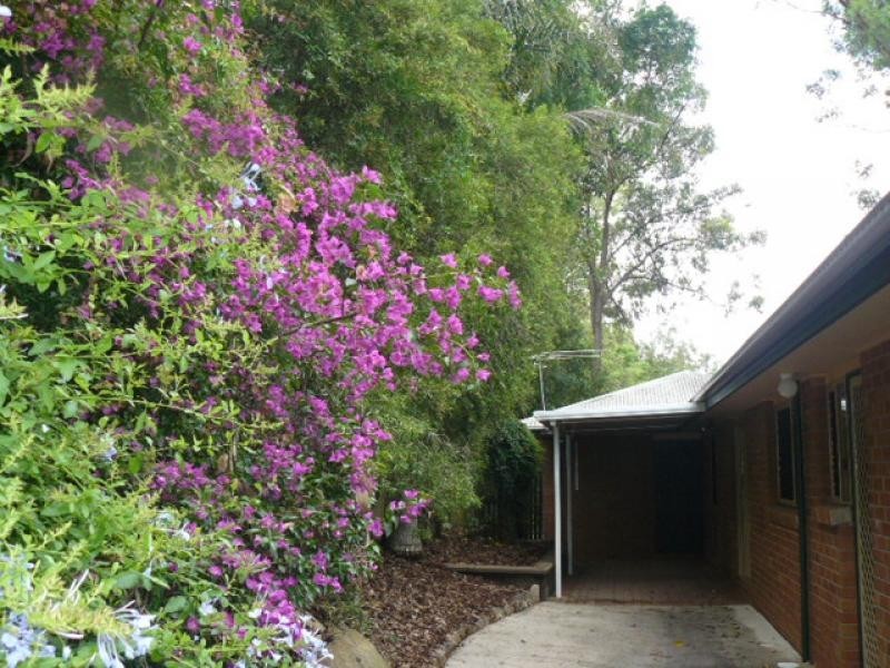 1 John Staines Crescent, North Ipswich QLD 4305