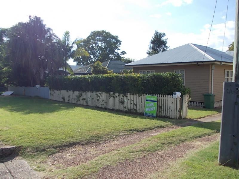 35 Samford Road, Leichhardt QLD 4305
