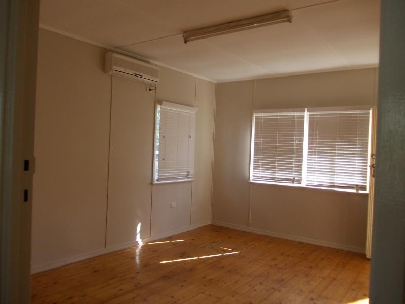 35 Samford Road, Leichhardt QLD 4305