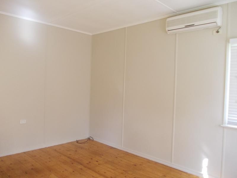 35 Samford Road, Leichhardt QLD 4305