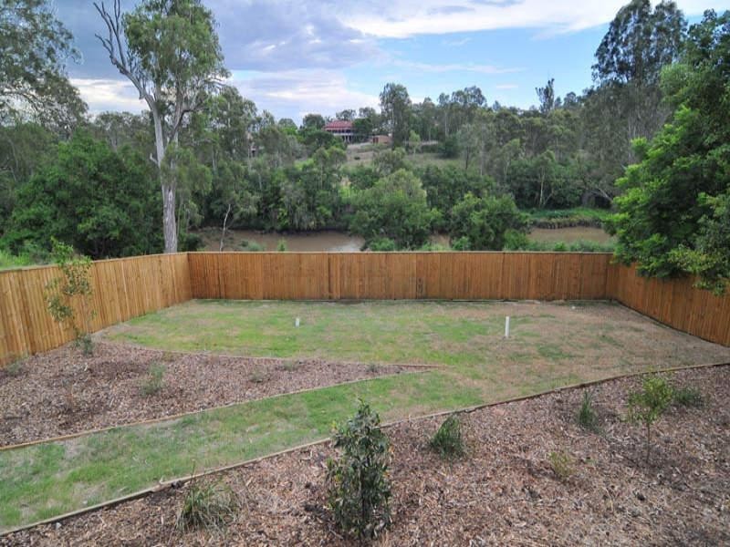 8  Bremer Parade, Basin Pocket QLD 4305