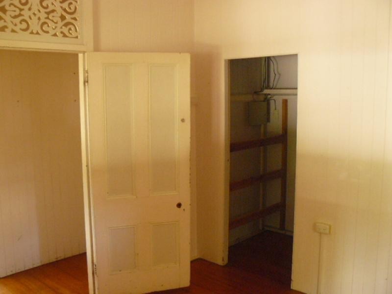 18 Smith Street, North Ipswich QLD 4305