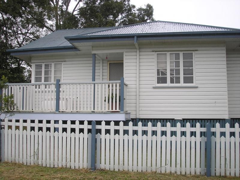 13 Ernest Street, Leichhardt QLD 4305