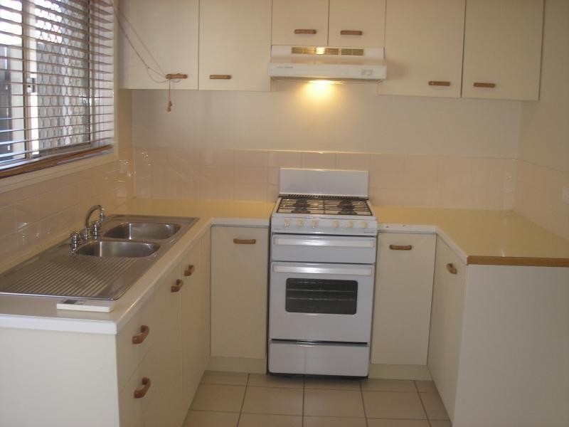 11/12 Bergin Street, Booval QLD 4304