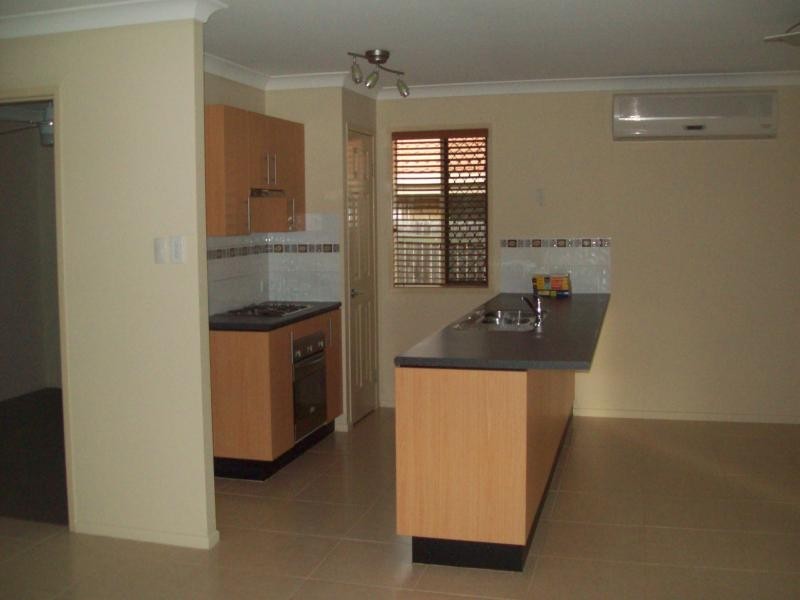 27 Des Arts Place, Wulkuraka QLD 4305