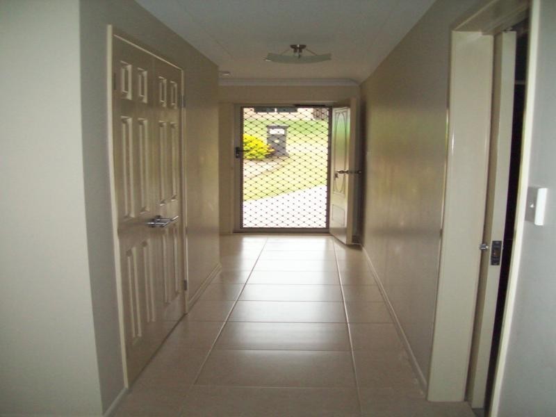 27 Des Arts Place, Wulkuraka QLD 4305