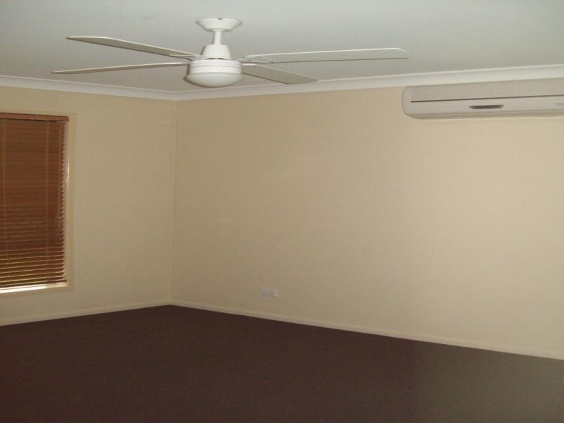 27 Des Arts Place, Wulkuraka QLD 4305