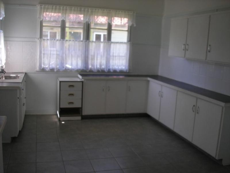 4 Casey Street, Leichhardt QLD 4305