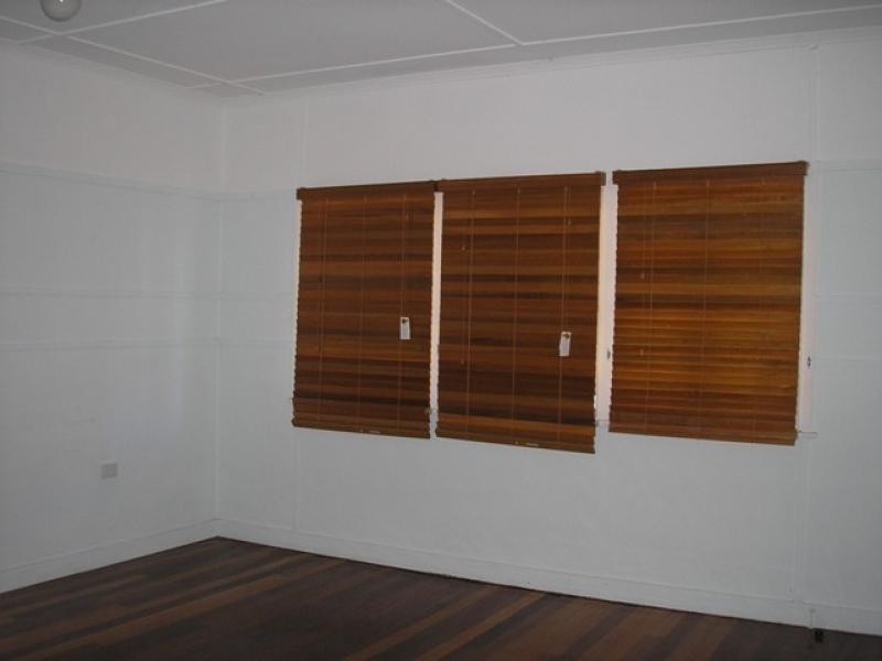 4 Casey Street, Leichhardt QLD 4305
