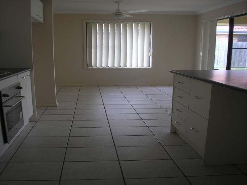 11 Dewhurst Crescent, Raceview QLD 4305
