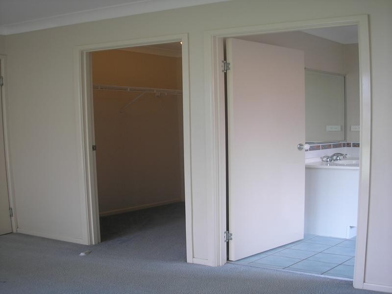 11 Dewhurst Crescent, Raceview QLD 4305