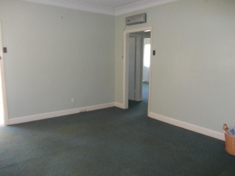 37 Brisbane Road, Newtown QLD 4305