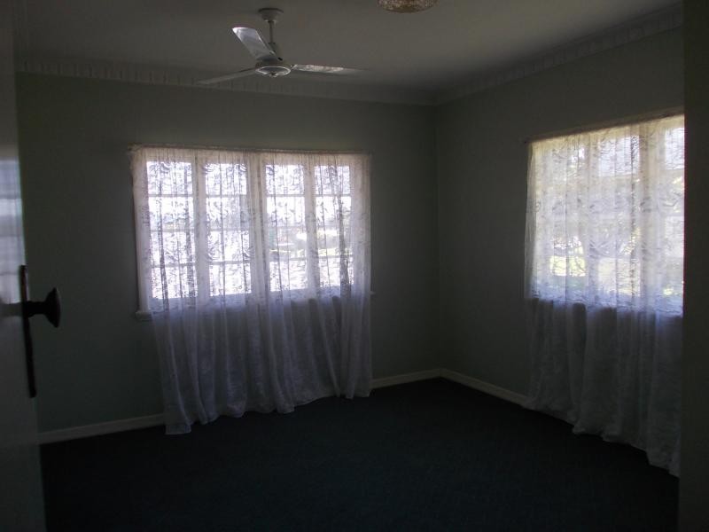 37 Brisbane Road, Newtown QLD 4305
