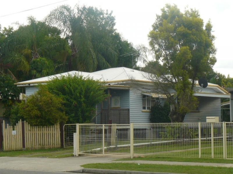 4 Cemetery Road, Ipswich QLD 4305