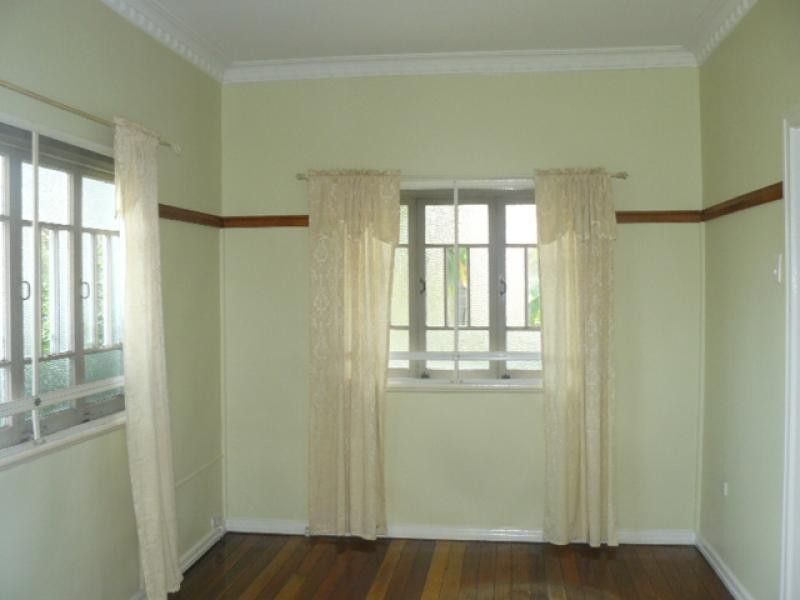 4 Cemetery Road, Ipswich QLD 4305