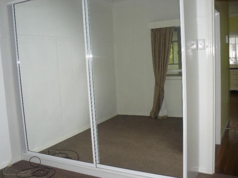 4 Cemetery Road, Ipswich QLD 4305