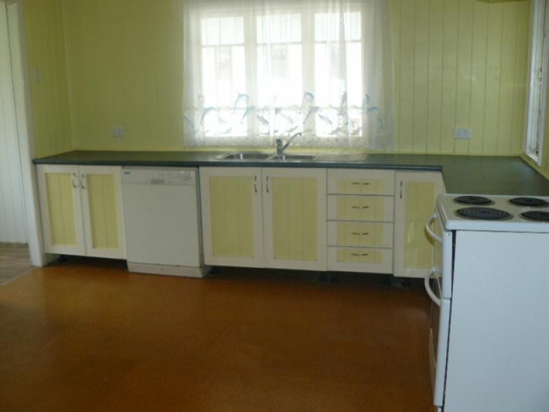 4 Cemetery Road, Ipswich QLD 4305