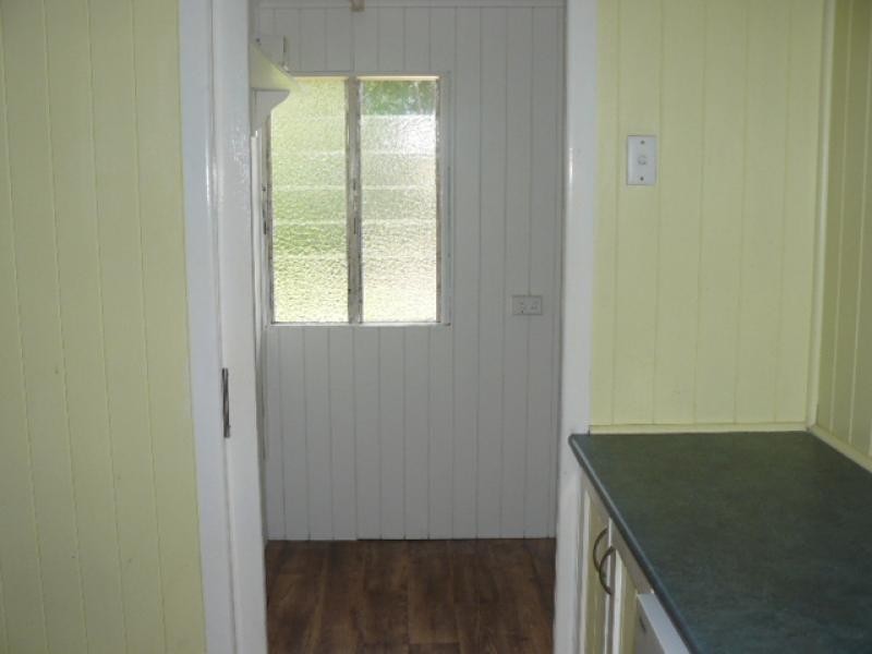 4 Cemetery Road, Ipswich QLD 4305