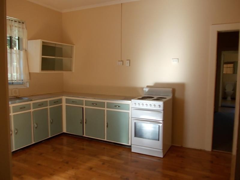 24 Railway Street, Booval QLD 4304