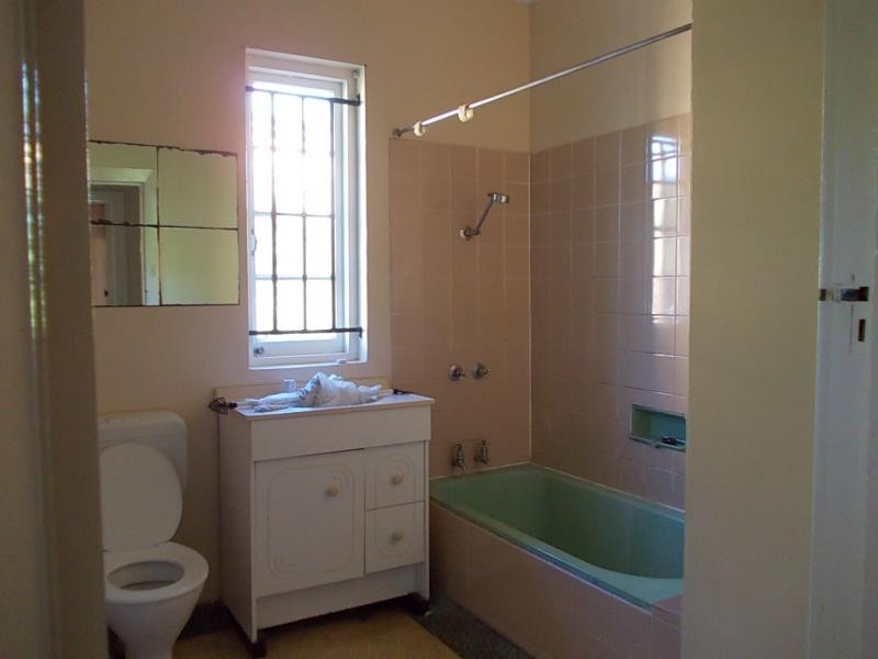 24 Railway Street, Booval QLD 4304