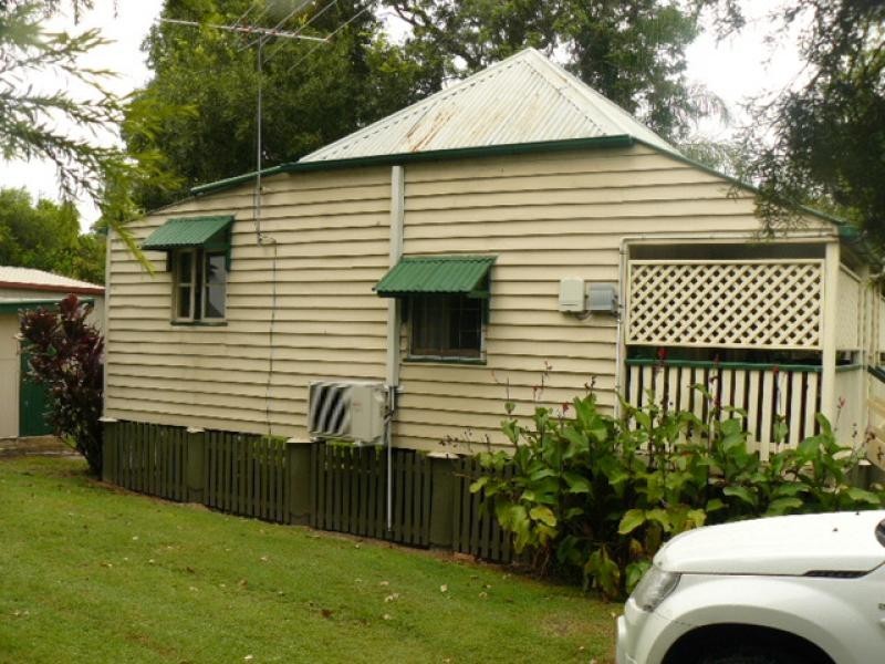 90 Warwick Road, Ipswich QLD 4305