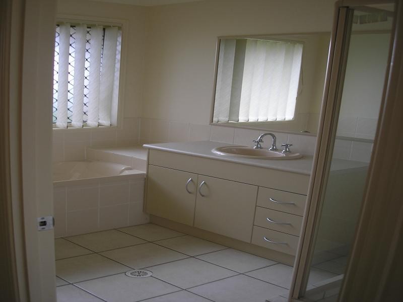 15 Sandhurst Place, Brassall QLD 4305