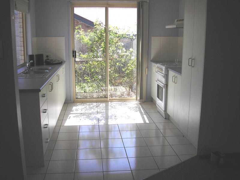 8 Morris Street, Flinders View QLD 4305