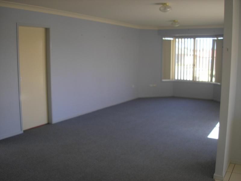 8 Morris Street, Flinders View QLD 4305