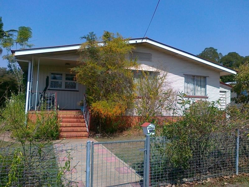 33 Edwards Street, Eastern Heights QLD 4305