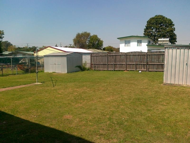 33 Edwards Street, Eastern Heights QLD 4305