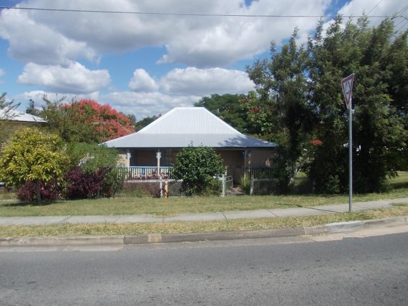 32 Moffatt Street, Ipswich QLD 4305