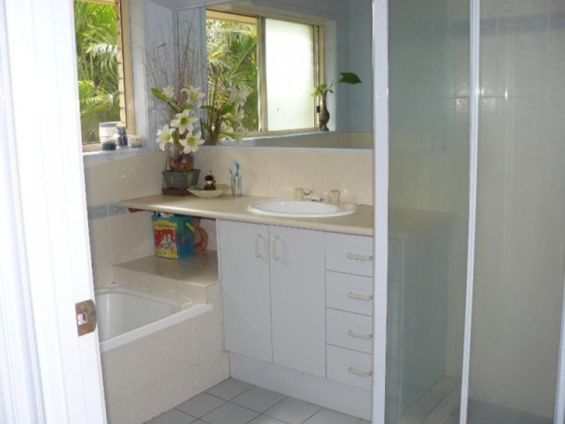 8 Morris Street, Flinders View QLD 4305