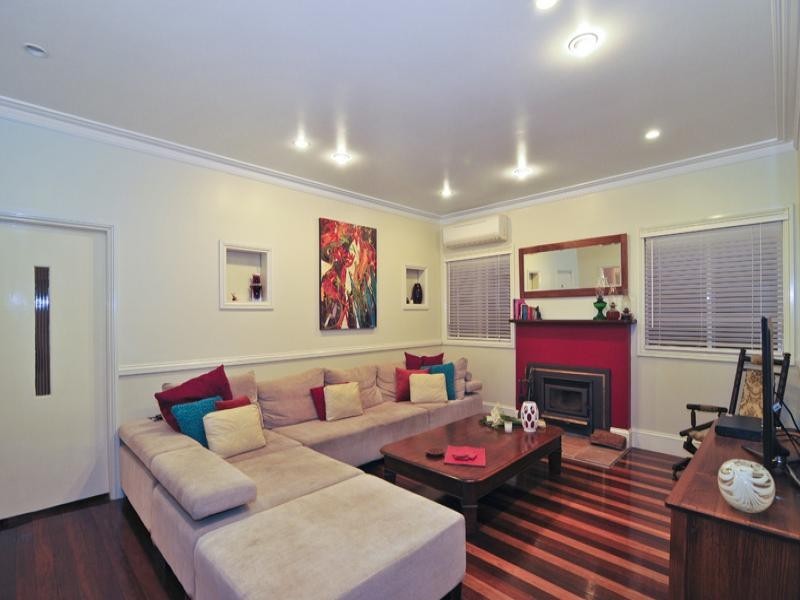 15 Deebing Street, West Ipswich QLD 4305