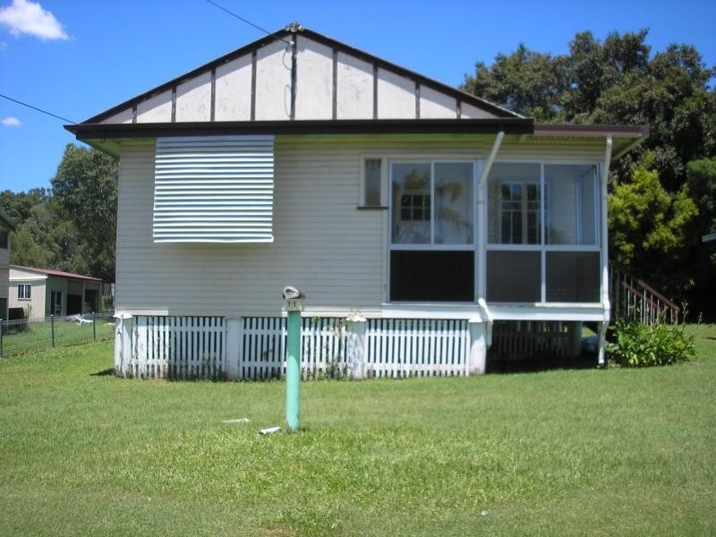 11 Edward Street, One Mile QLD 4305