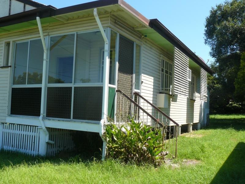 11 Edward Street, One Mile QLD 4305