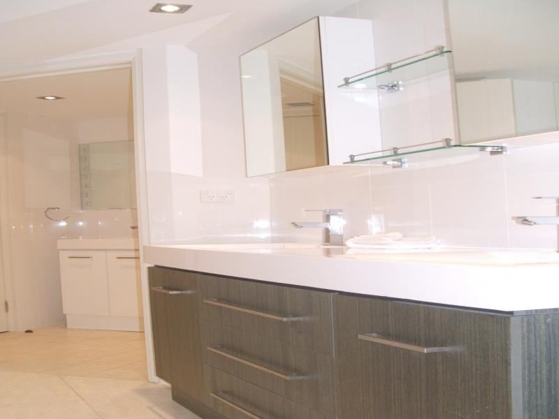 Broadbeach QLD 4218