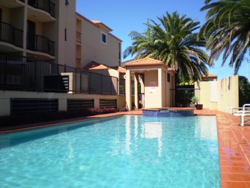 2/61 North Street, Southport QLD 4215