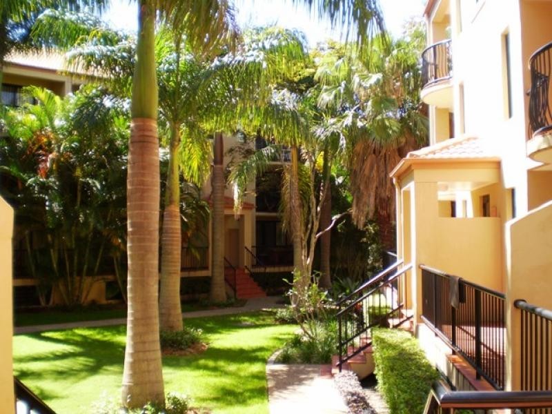 2/61 North Street, Southport QLD 4215