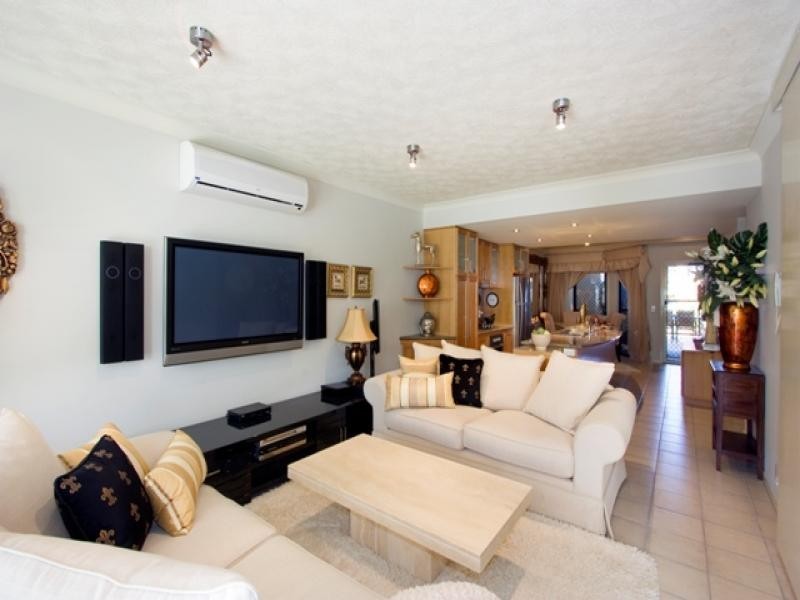 4/31 Railway Street, Southport QLD 4215