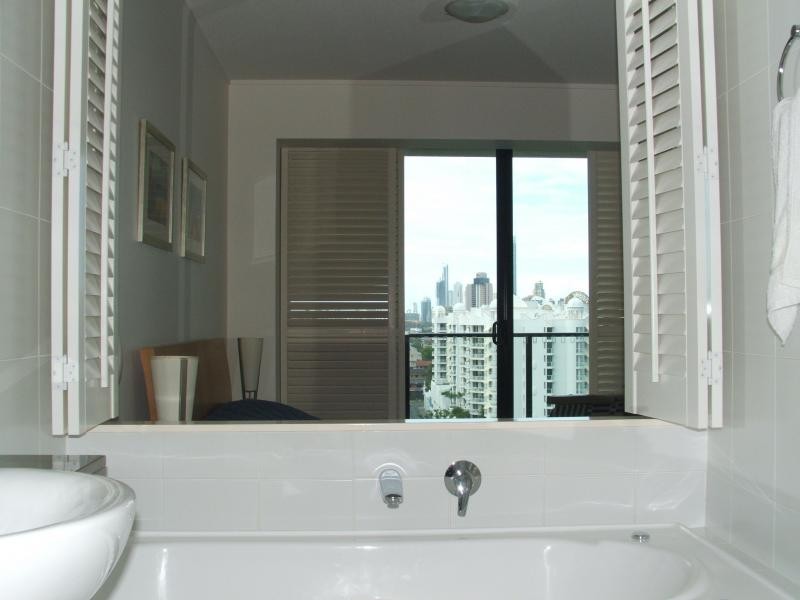 1003/2685 Gold Coast Highway, Broadbeach QLD 4218