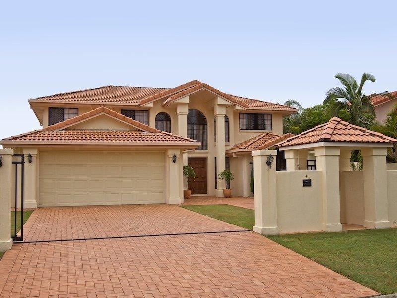 4 Wollundry Place, Mermaid Waters QLD 4218