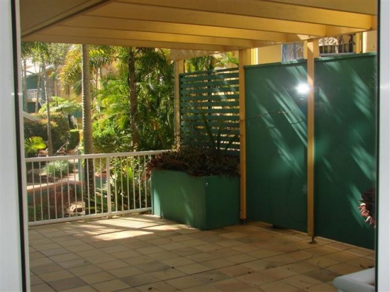 122/10 Alexandra Ave, Broadbeach QLD 4218