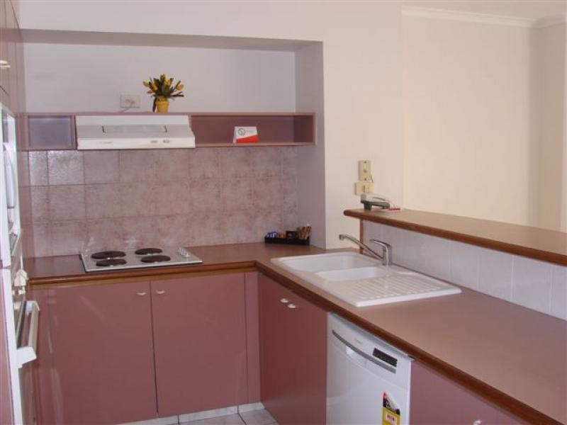122/10 Alexandra Ave, Broadbeach QLD 4218